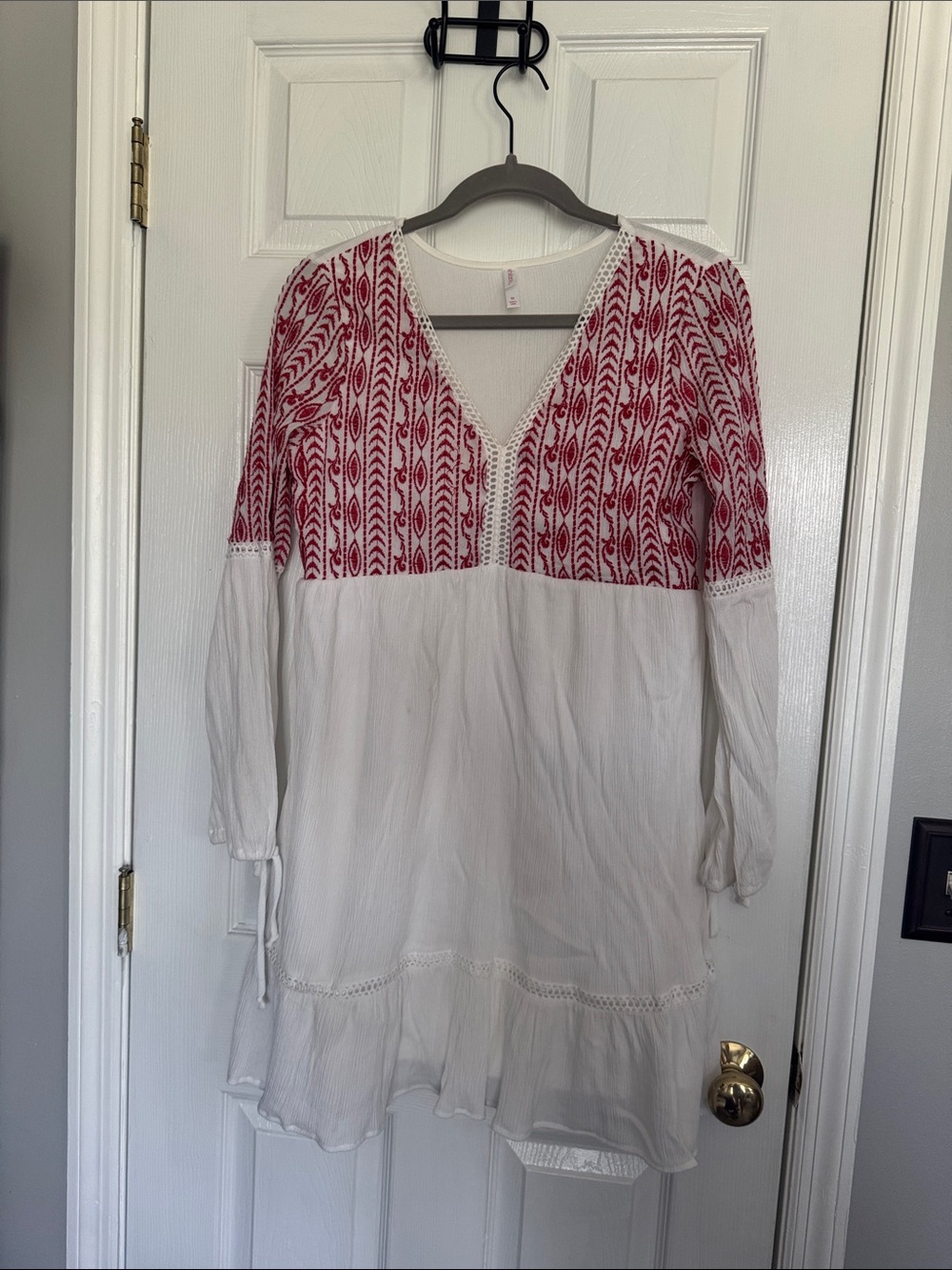 Xhilaration White Top with Red Embroidered Detail